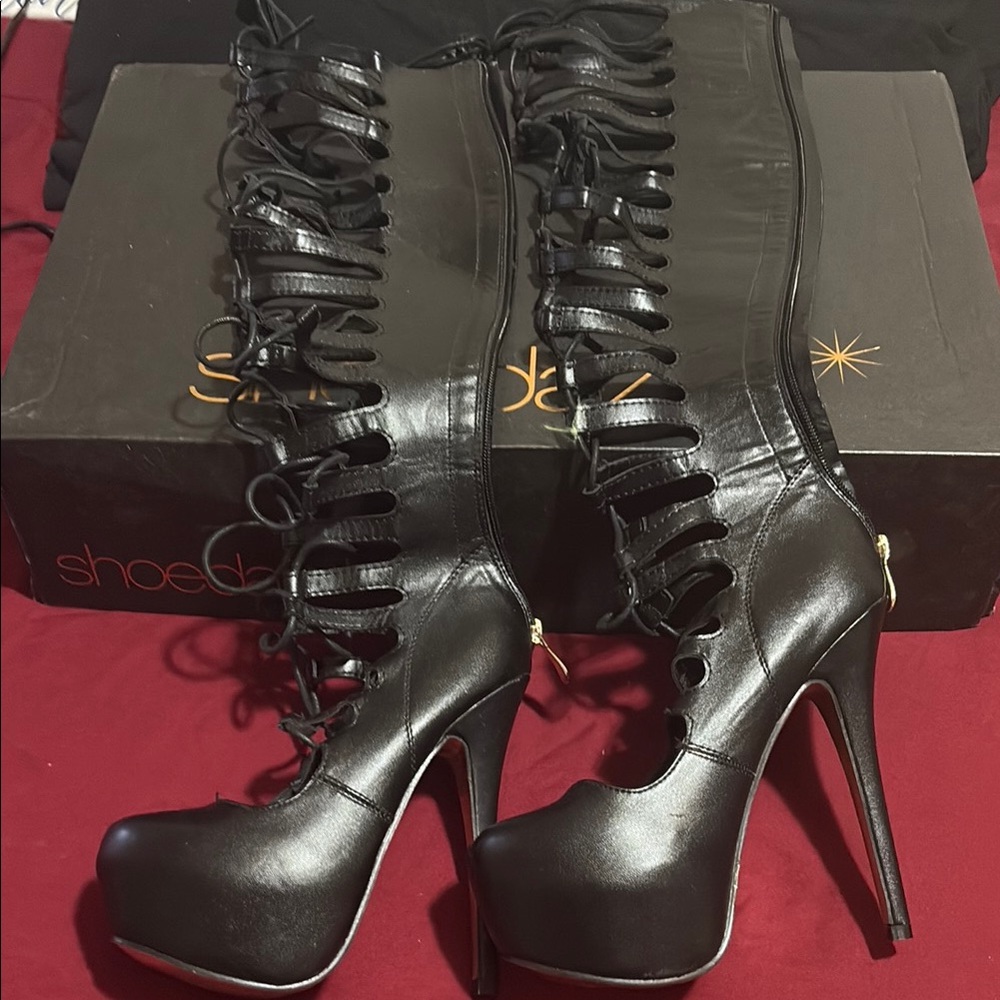 Black Glossy Heeled Boots with Lace-Up Design